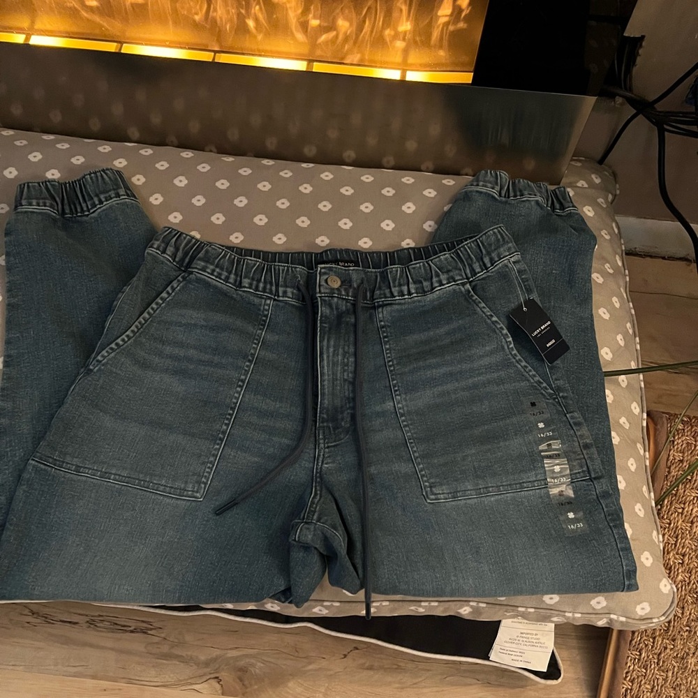 Lucky brand size 16/33 blue jeans jogger style never been worn